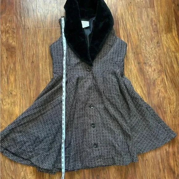 Monroe and Main Women’s Size 8 Mini Dress With Faux Fur Collar - Picture 7 of 7